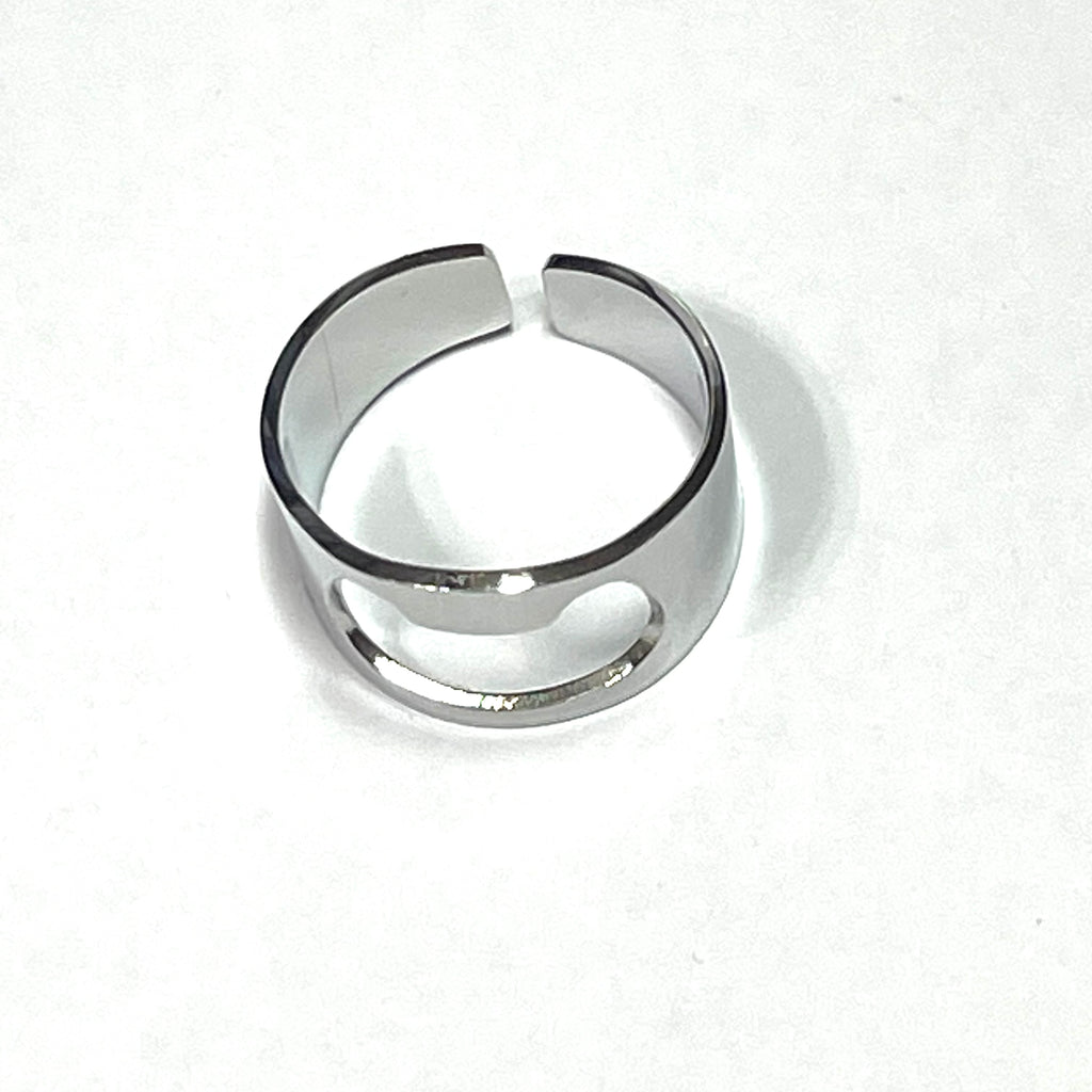 Ring: Stainless Steel Cat Head Ring in Silver, also serves as a bottle opener!